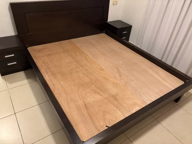 מיטה זוגית ושידות למסירה