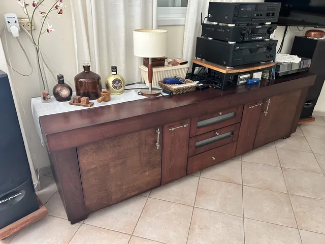 מזנון שידה לסלון דמוי עץ