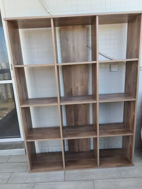 שתי ספריות מדפים