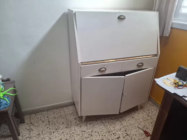 ארון סקרטר ישן .דרןד תיקון. צירים